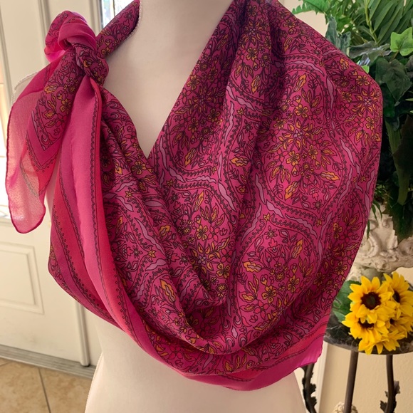 Pink purple square flowered scarf - Picture 4 of 5